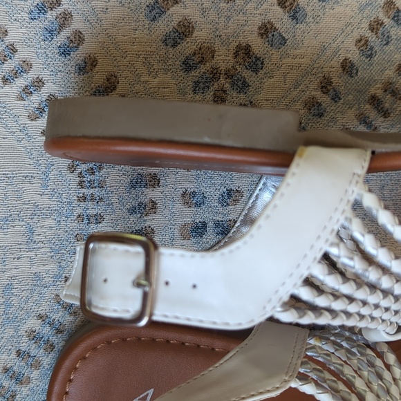 American Eagle Strappy Stud Thong Summer Sandals 8 White Silver - Picture 7 of 16